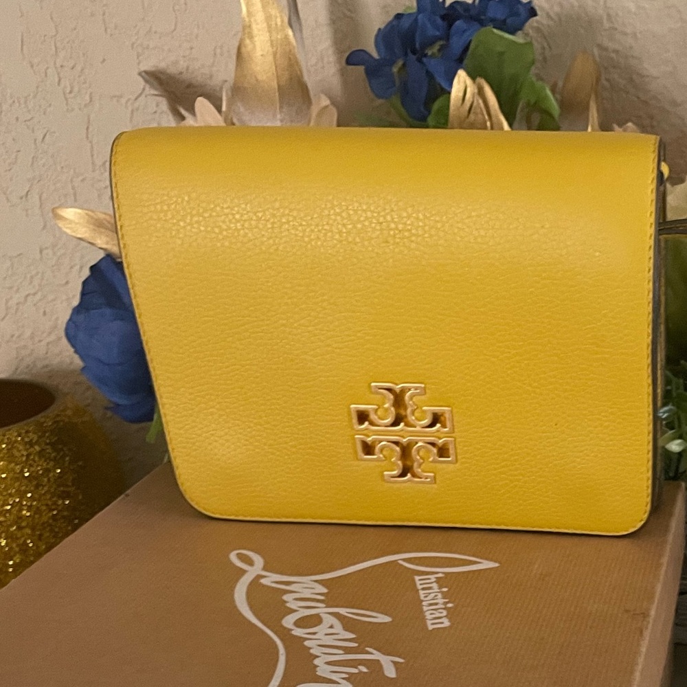 Authentic Tory Burch crossbody never been worn